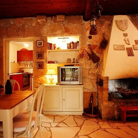 Robinson Eden * Milna (Brac)