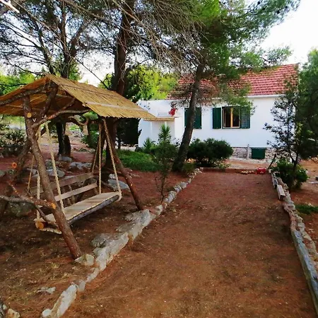 Robinson Eden * Milna (Brac)