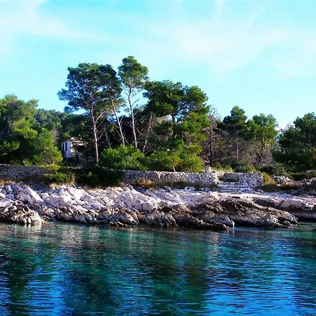 Robinson Eden * Milna (Brac)