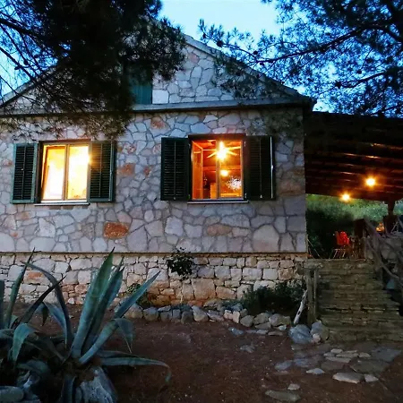Robinson Eden * Milna (Brac)